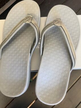 Vionic Men's Silver Flip-Flop Sandals